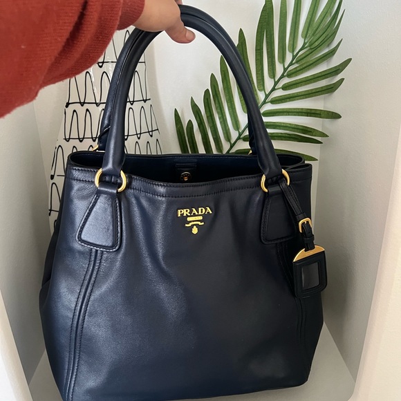 Prada - Picture 3 of 4